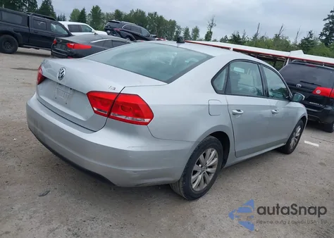 2015 Volkswagen Passat 1.8T Wolfsburg Edition z USA, uszkodzony, nr VIN 1VWAT7A36FC060267